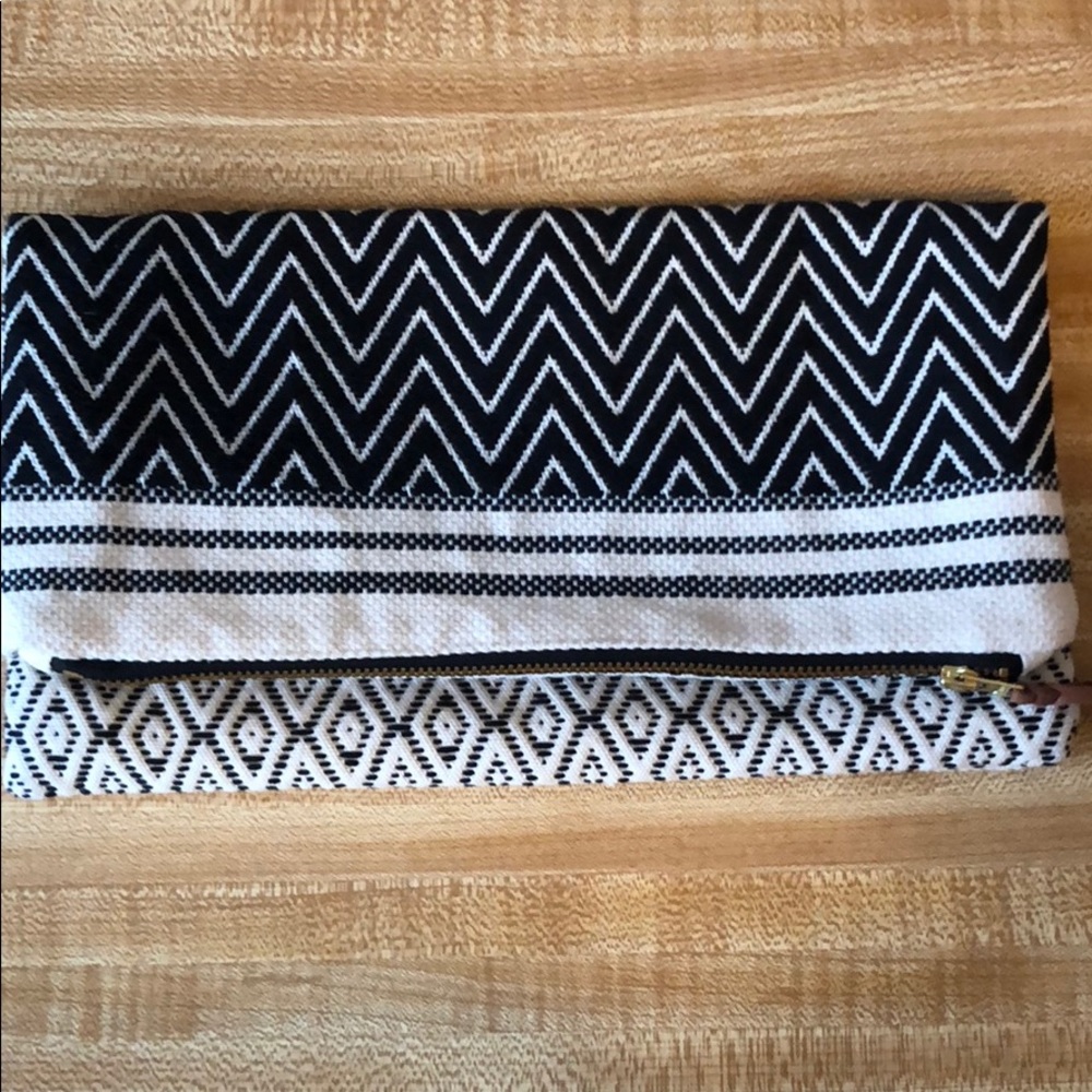 Tribe Alive Clutch